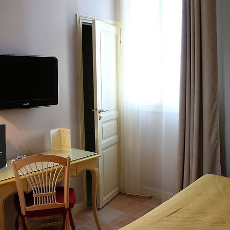 Hotel And Restaurant L Arena Fréjus 外观 照片