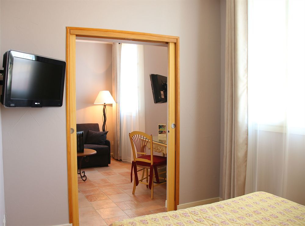 Hotel And Restaurant L Arena Fréjus 外观 照片