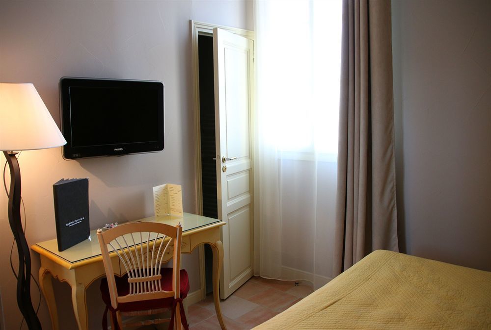 Hotel And Restaurant L Arena Fréjus 外观 照片