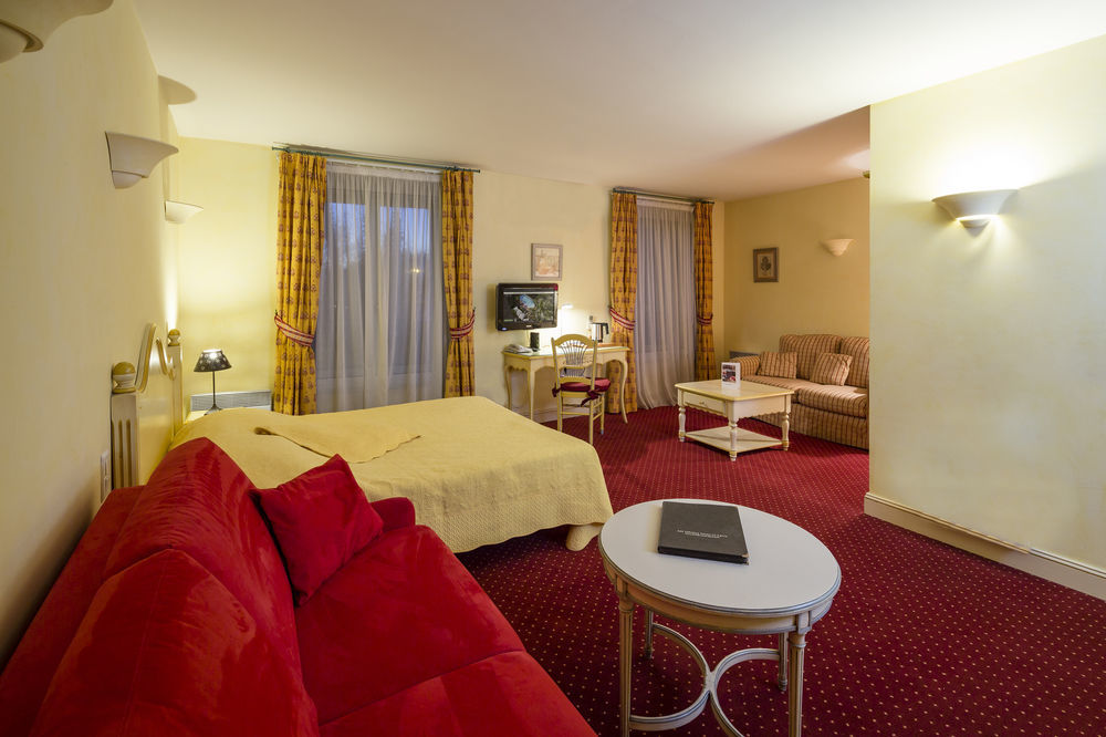 Hotel And Restaurant L Arena Fréjus 外观 照片